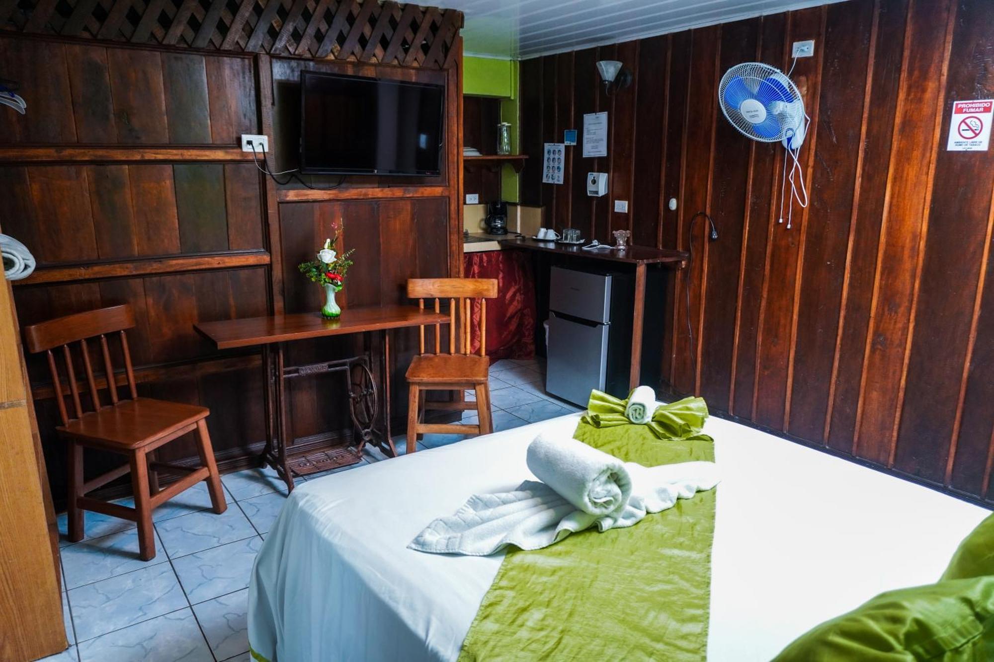 Hospedaje Angeluz Quesada  Esterno foto